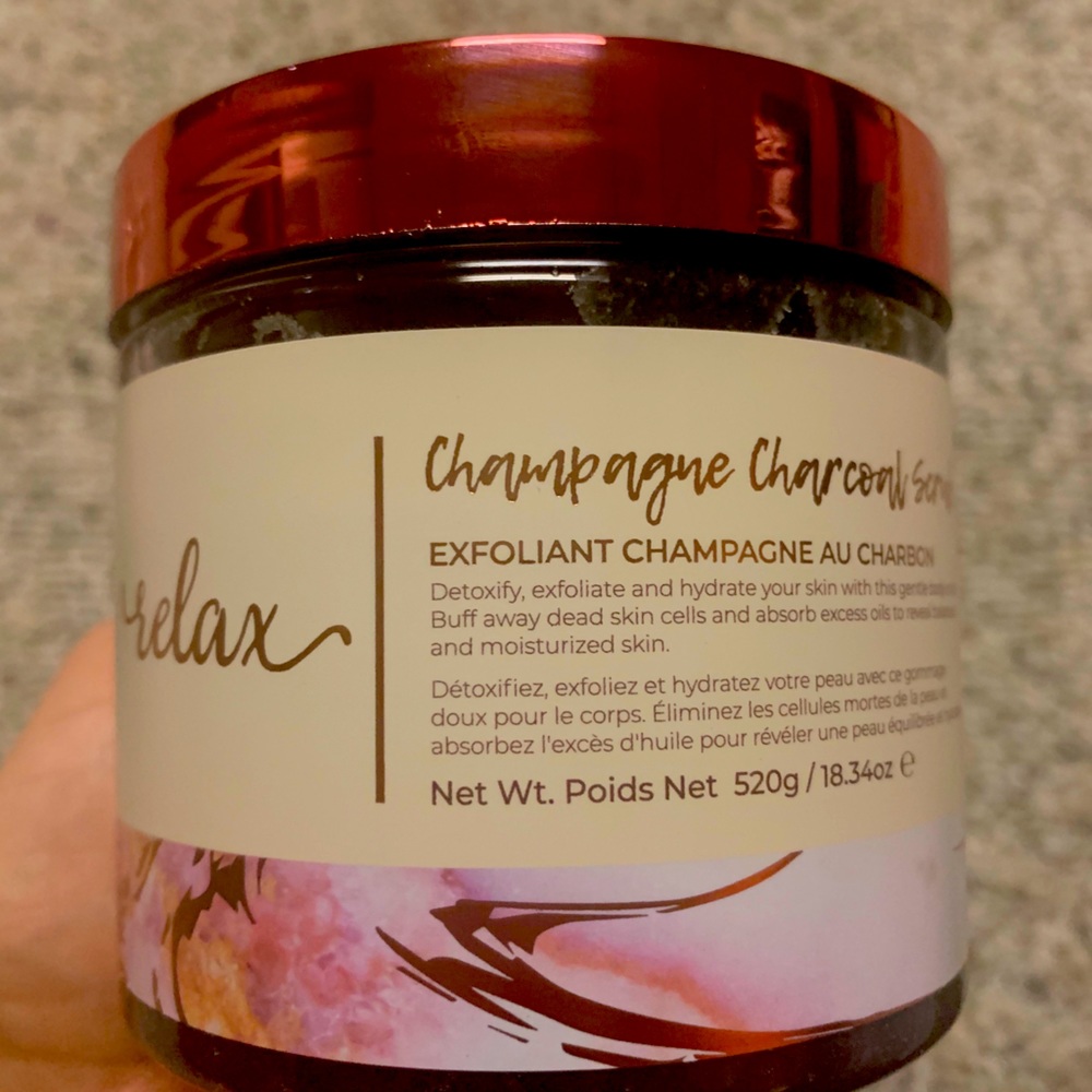 🌸Manna Kadar body scrub🌸